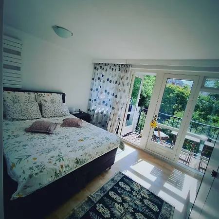 Welcome To The Center Of Diemen Bed & Breakfast *